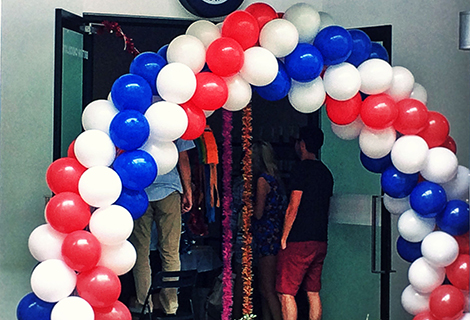 Spiral balloon arch